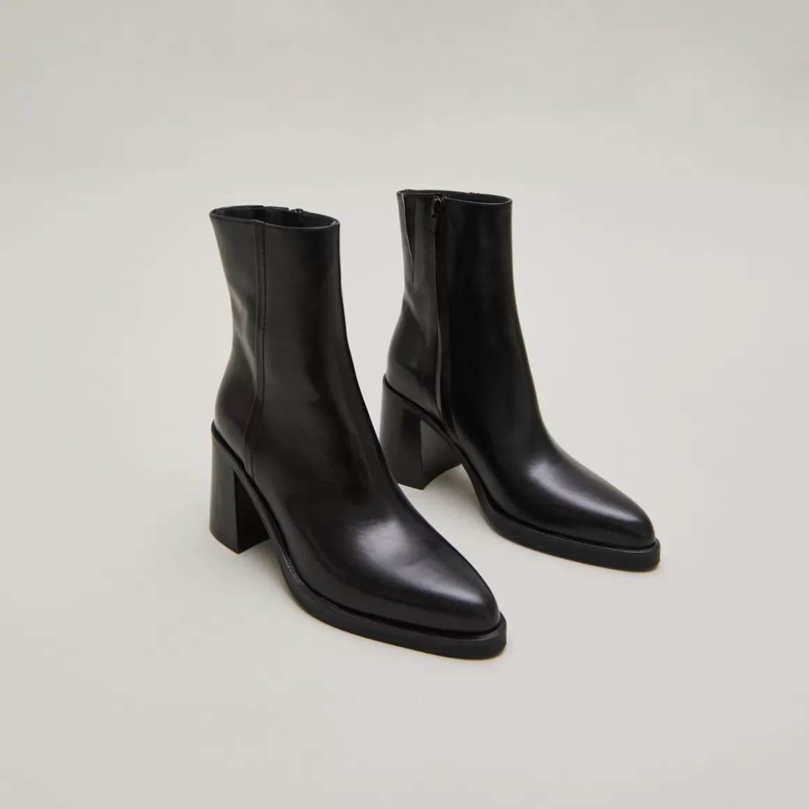 Ankle boots with heels<Jonak New