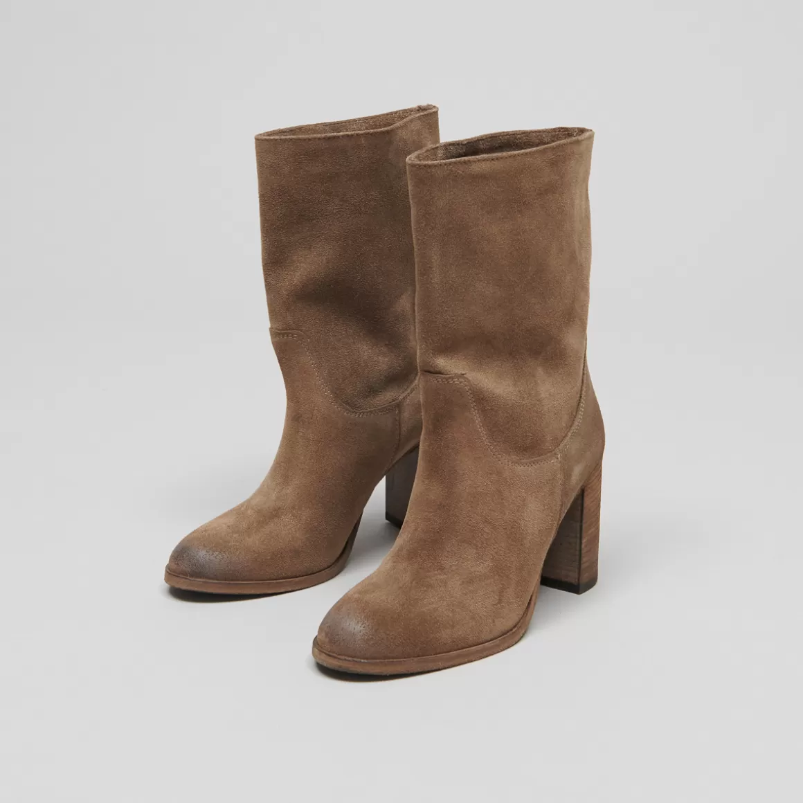 Boots with heels and oval toes<Jonak Discount
