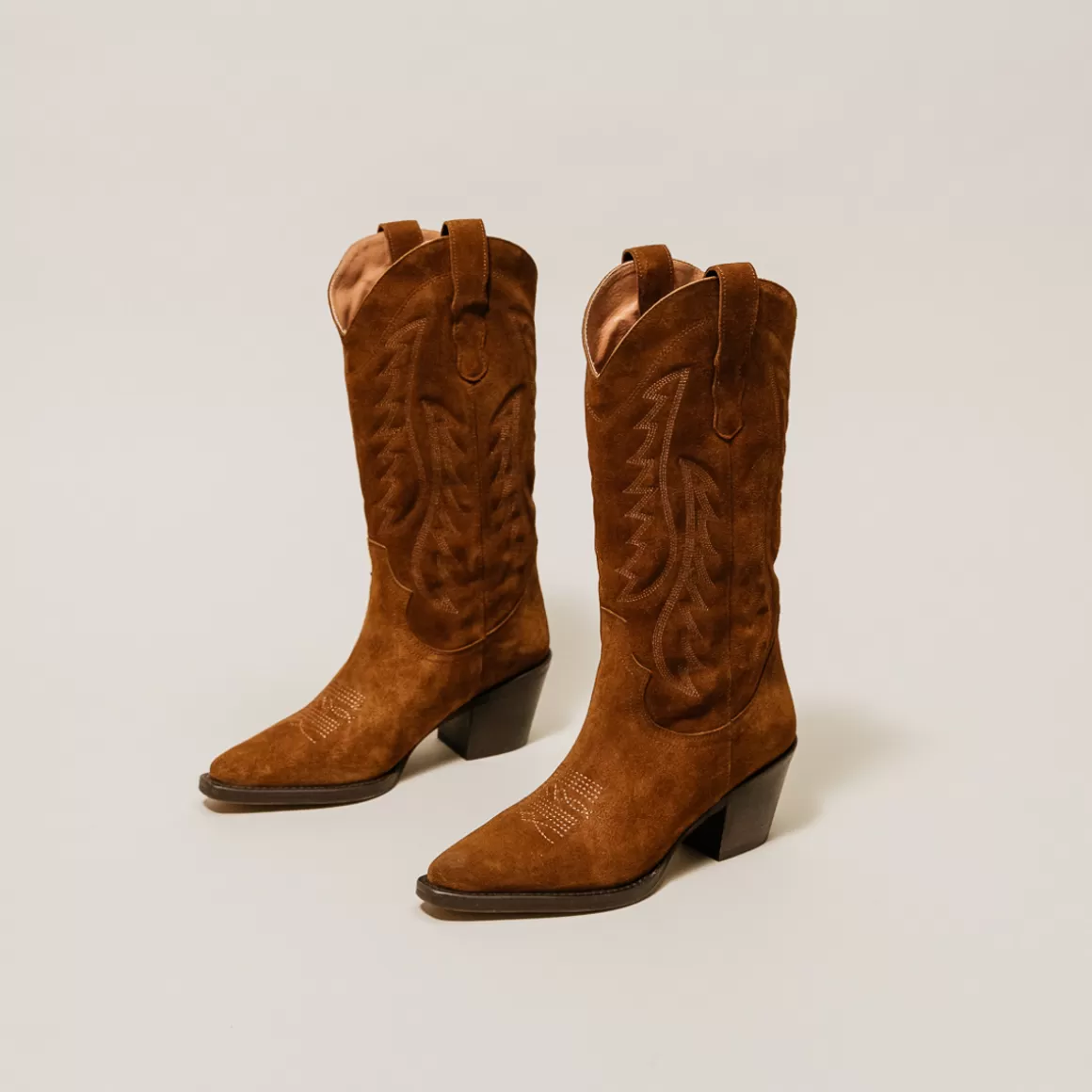 Boots with heels and pointed toes<Jonak Online
