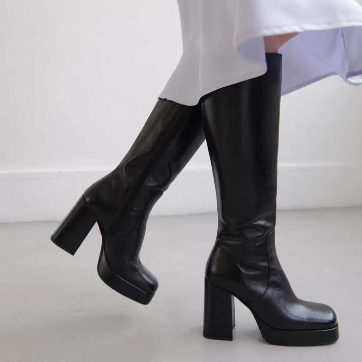 Boots with heels and square toes<Jonak Outlet