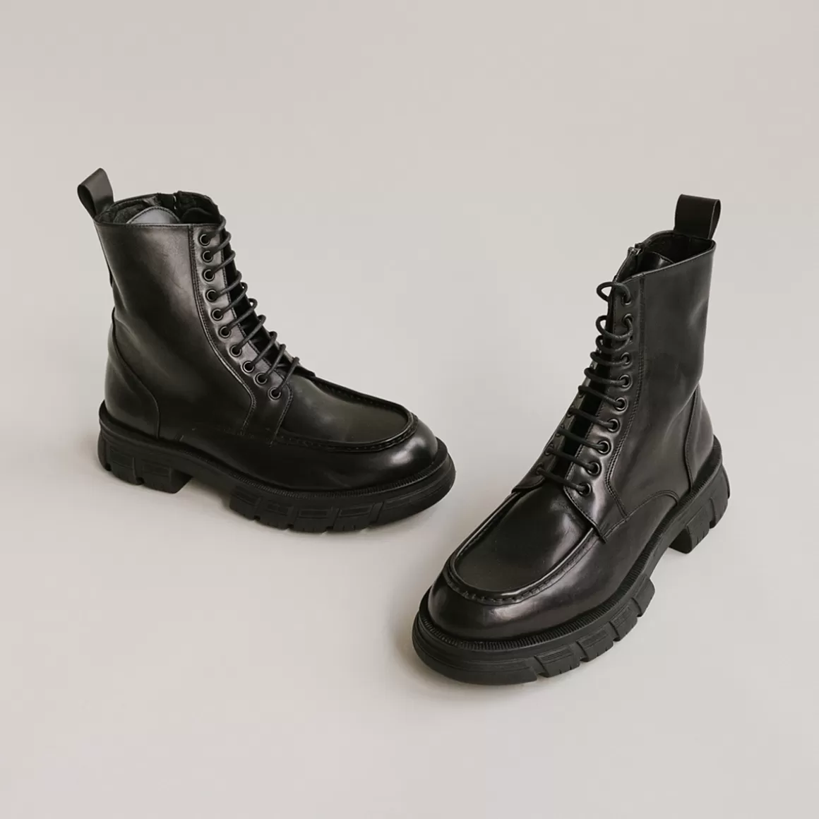 Boots with laces and thick soles<Jonak Shop