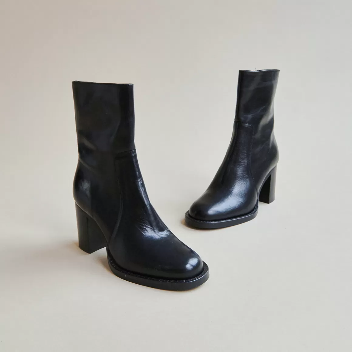Heeled boots with stitching<Jonak New