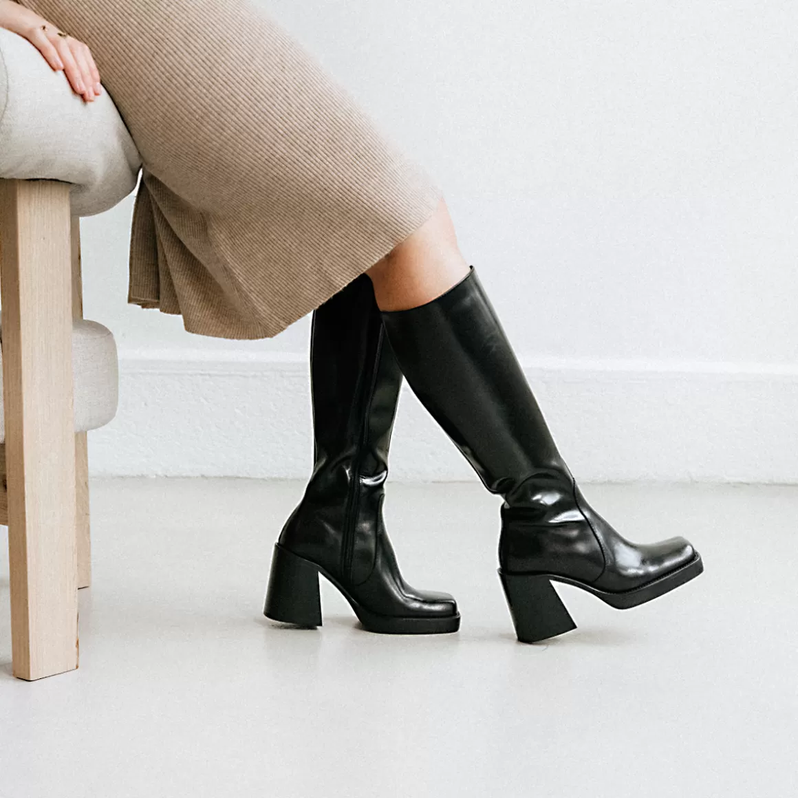 High boots with thick heels and square toes<Jonak Sale