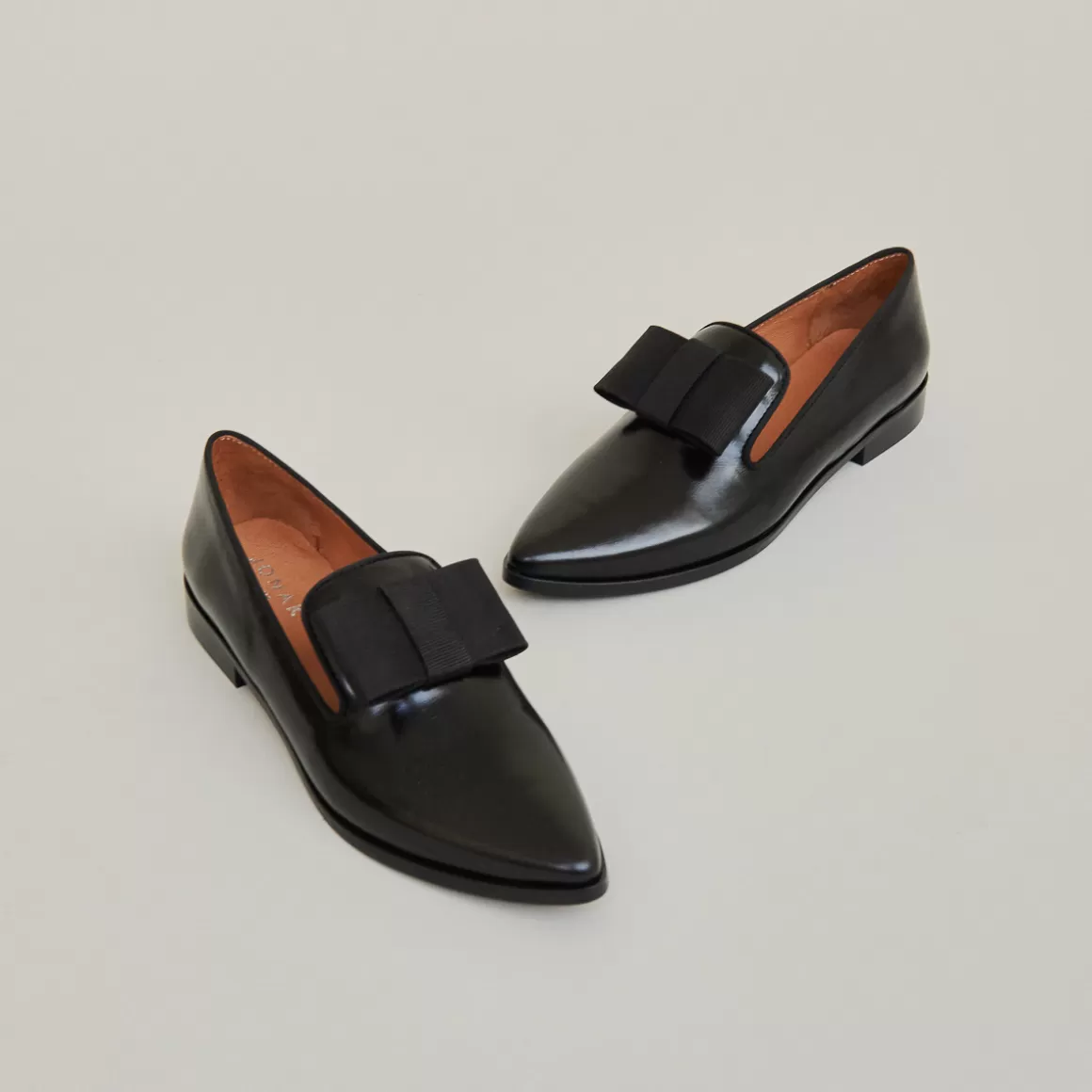 Loafers with bows and pointed toes<Jonak Online