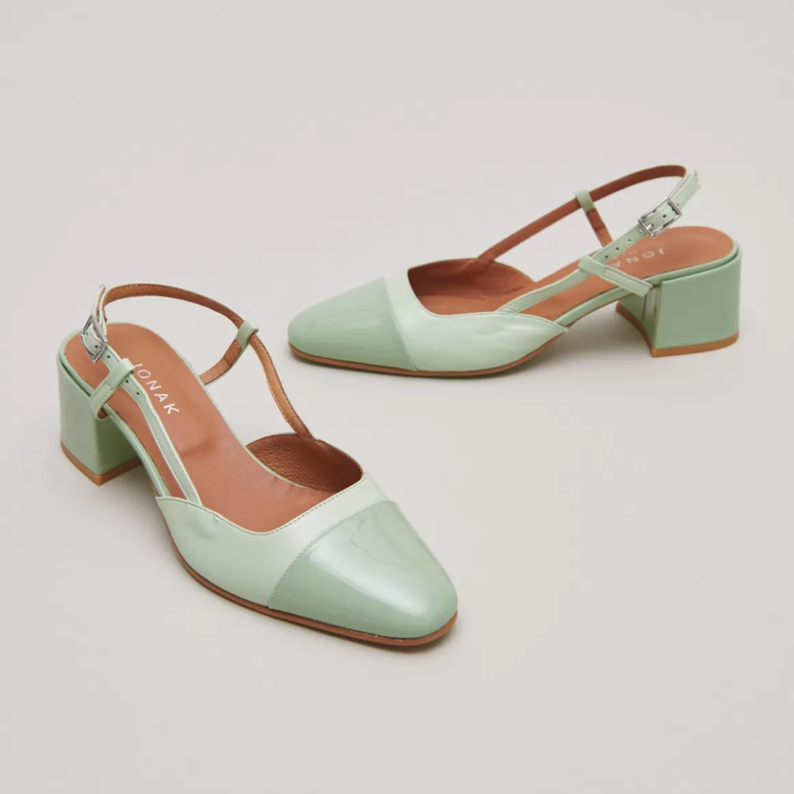 Open-heeled slippers<Jonak Store