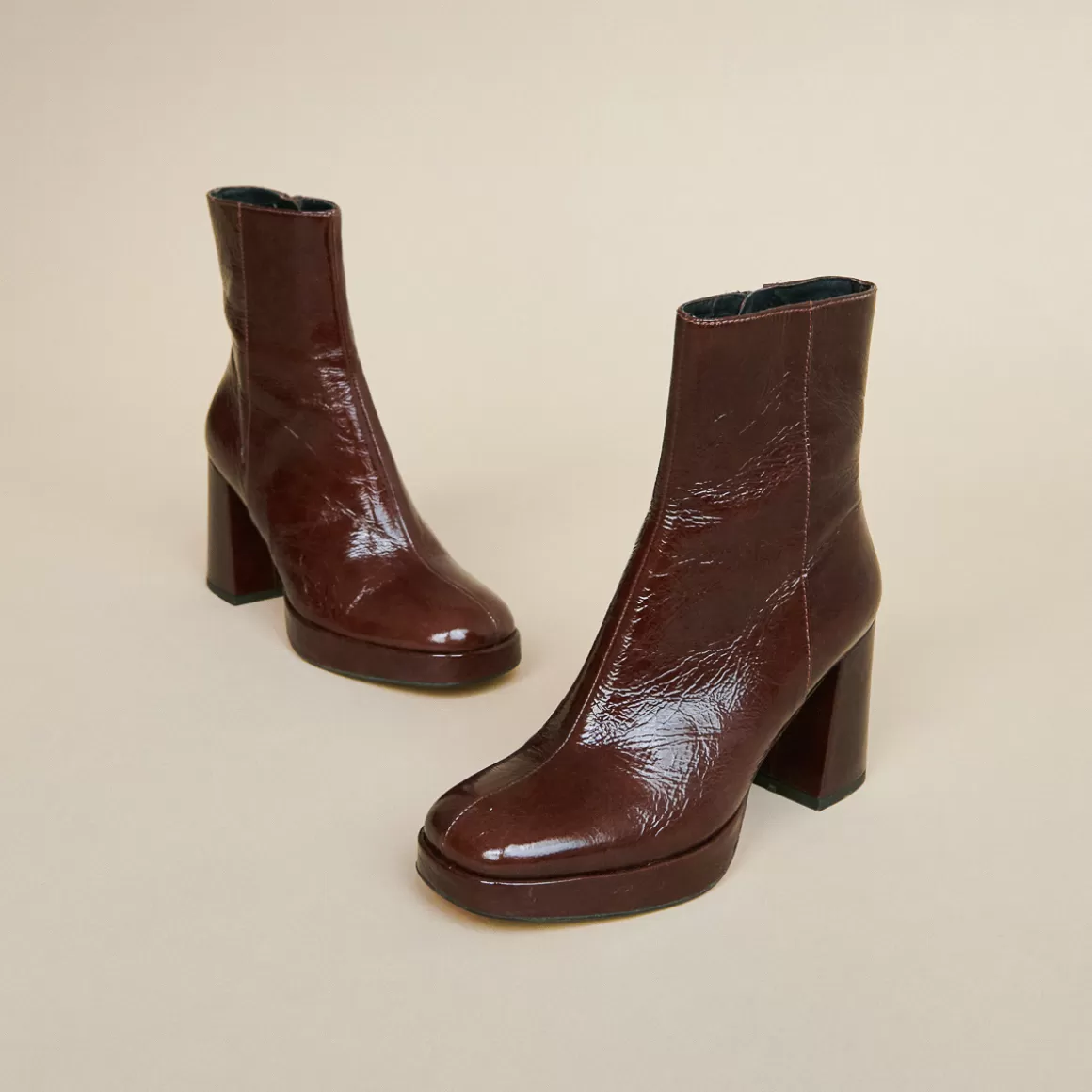 Platform boots with square toes<Jonak Best