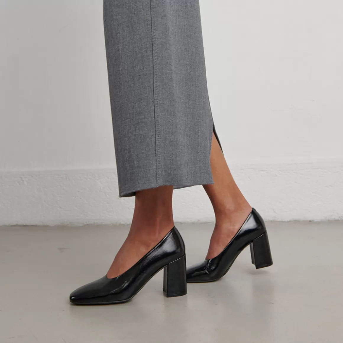 Pointed-toe pumps<Jonak New