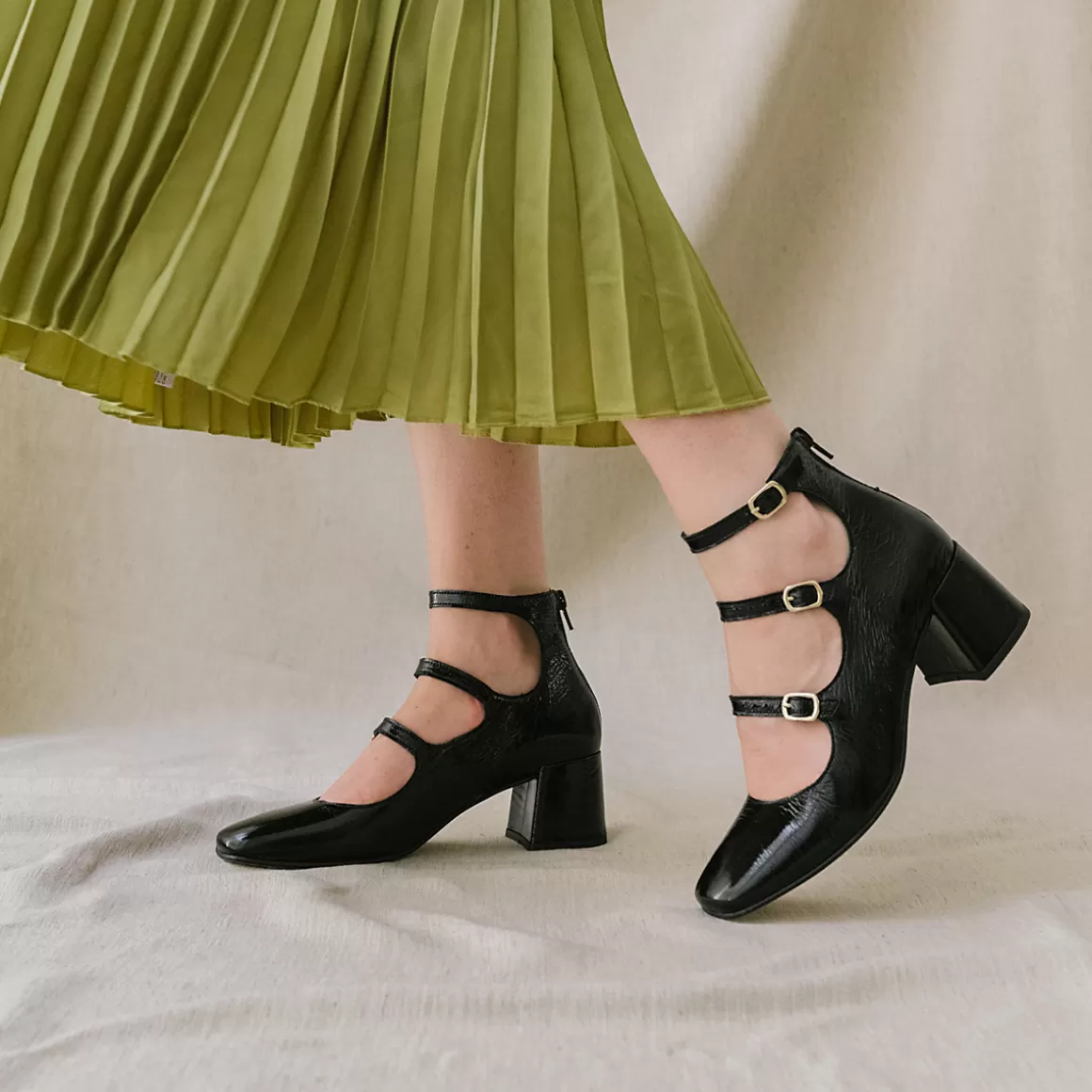 Straps and heels<Jonak New